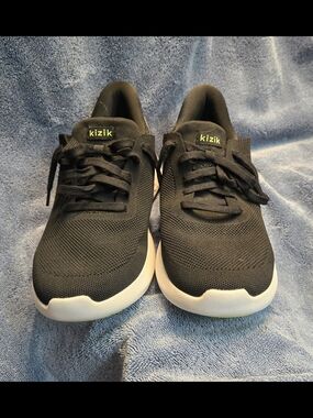 Kizik Black Knit Slip-On Sneakers Mens size 10W or Womens size 11.5